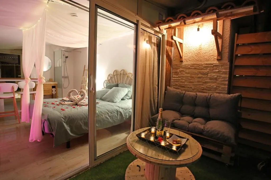 Lovina Chambre Jacuzzi, gîte avec spa à Velaux - photo 2 sur 12