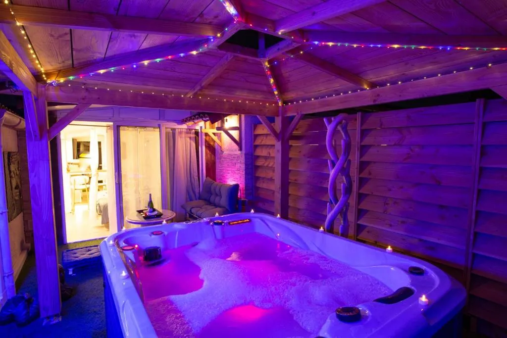 Lovina Chambre Jacuzzi, gîte avec spa à Velaux - photo 3 sur 12