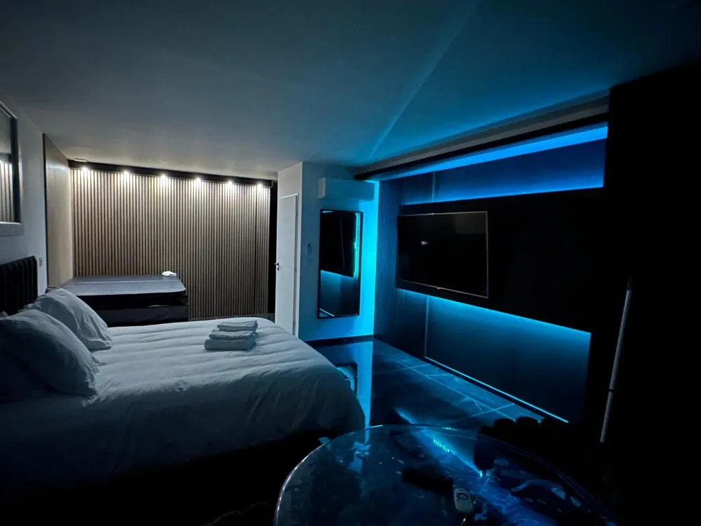 Luxury Living Martigues - Bain à remous, baignoire spa et terrasse (Martigues, Bouches-du-Rhône)