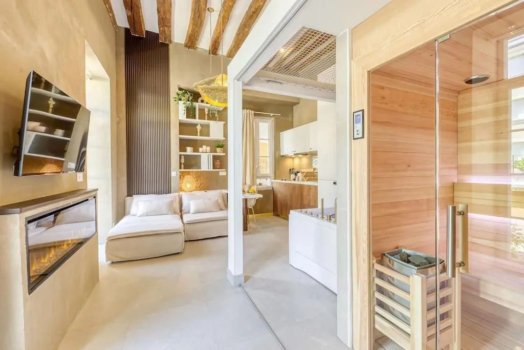 Luxury Suite d'Arpajon - Jacuzzi et sauna près de Linas-Montlhéry (Arpajon, Essonne)