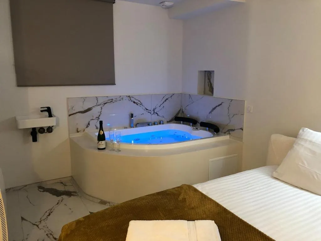 Luxury Suite de Cholet, gîte avec spa à Cholet - photo 2 sur 12