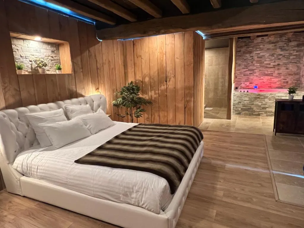 Maison au jacuzzi de Faverolles - Jacuzzi privatif et jardin pour deux (Faverolles, Eure-et-Loir)