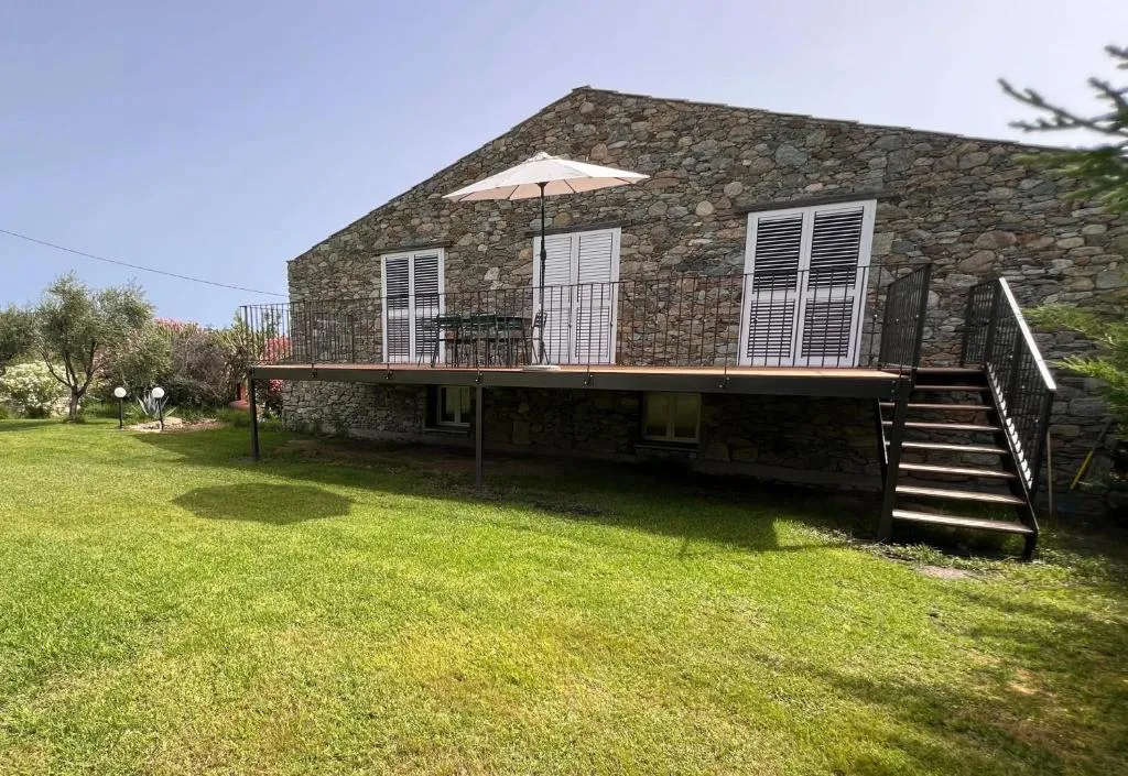 Maison au jacuzzi de Santo-Pietro - Jardin et climatisation pour 10 (Santo-Pietro-di-Tenda, Haute-Corse)