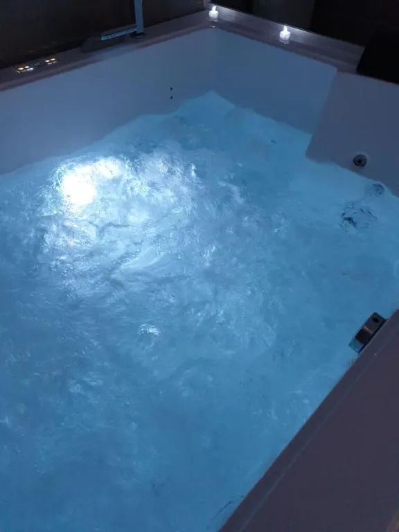 Maison d'hôtes jacuzzi de Bernis, gîte avec spa à Bernis - photo 2 sur 12