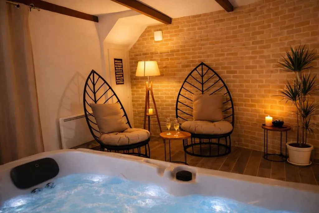 Maison de Village - Jacuzzi privatif et chambre climatisée au calme (Flaviac, Ardèche)