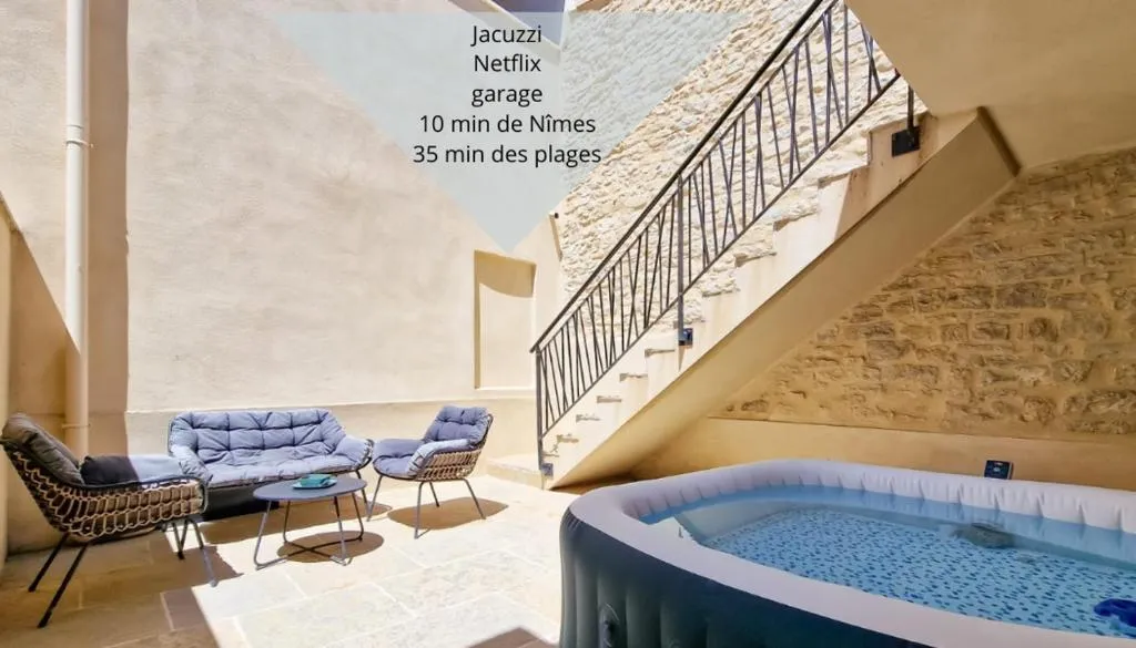 Maison de ville jacuzzi et garage - Logement climatisé près de Nîmes (Bernis, Gard)