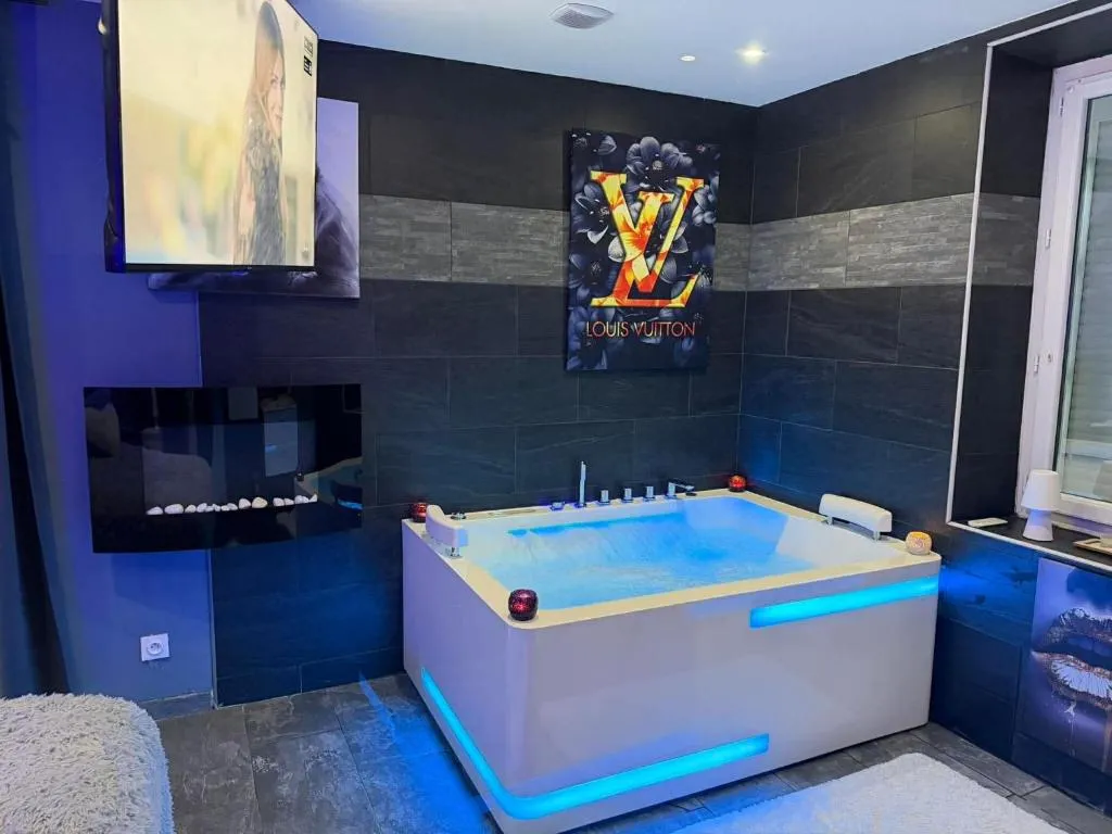 Maison double jacuzzi, gîte avec spa à La Machine - photo 3 sur 12