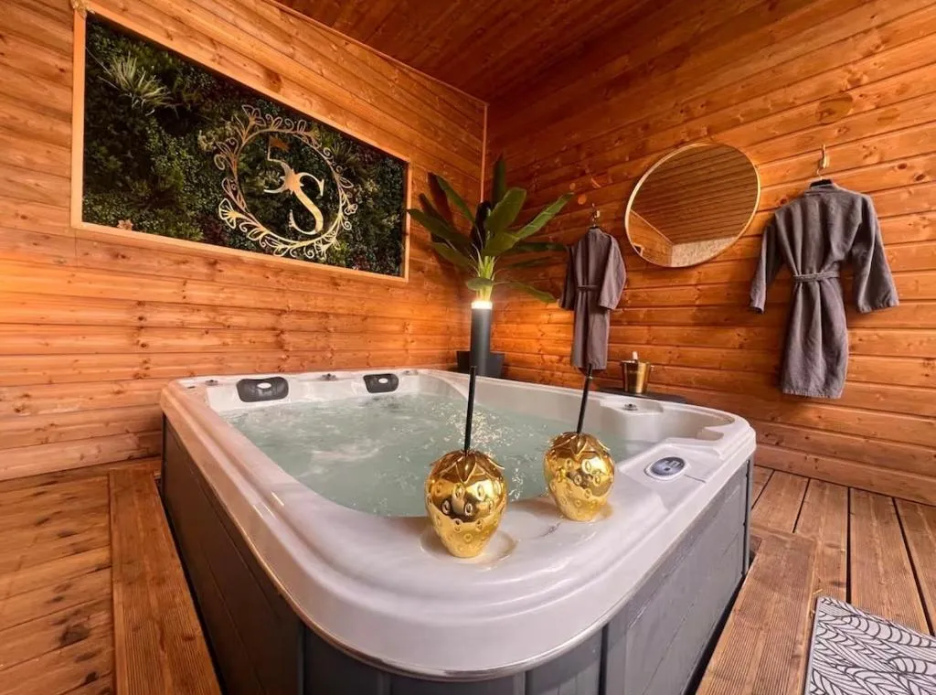 Maison du Cinquième Sens, gîte avec spa à Frontenay-Rohan-Rohan - photo 3 sur 12