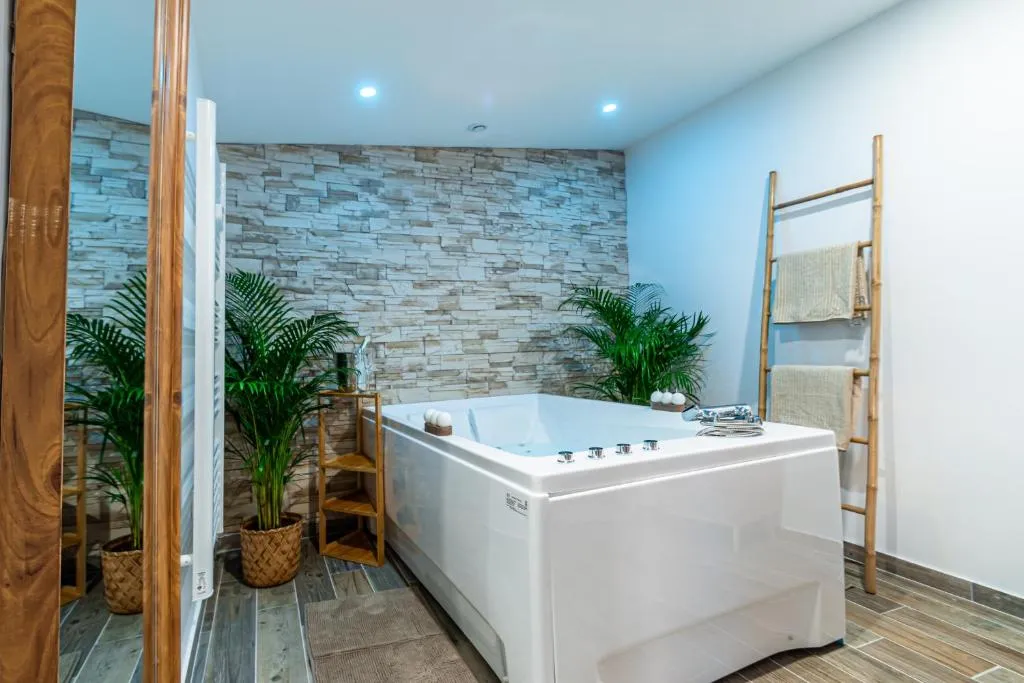 Maison Éden des Essarts - Maison climatisée avec bain à remous et cinéma (Les Essarts-le-Roi, Yvelines)