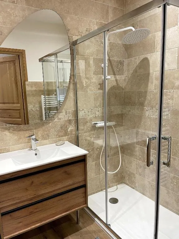 Maison jacuzzi bord de rivière, gîte avec spa à Bagneaux-sur-Loing - photo 3 sur 12
