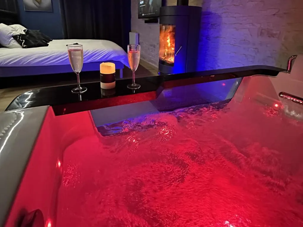Maison Jacuzzi de Camilly, gîte avec spa à Le Fresne-Camilly - photo 3 sur 12