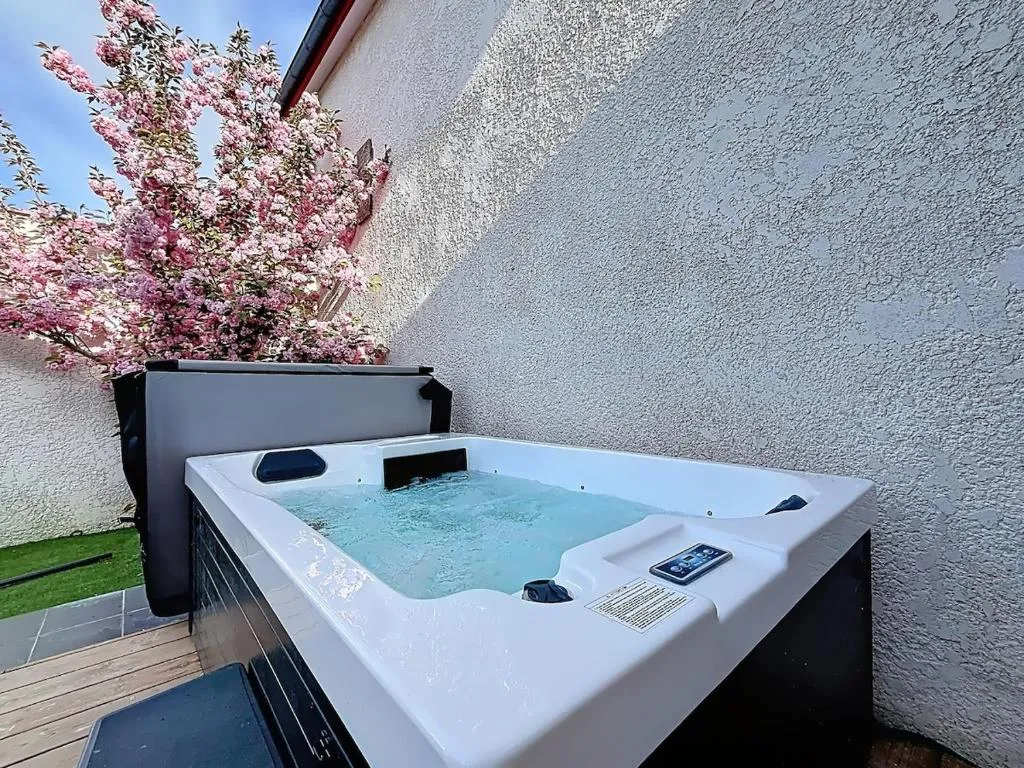 Maison Jacuzzi de Gradignan, gîte avec spa à Gradignan - photo 2 sur 12