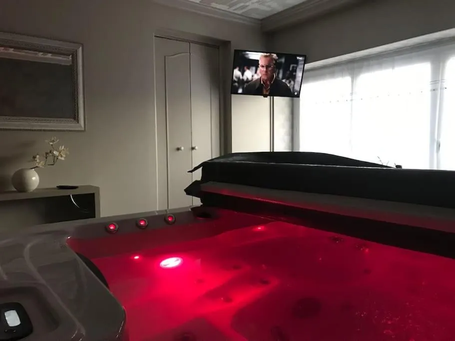 Maison jacuzzi de Saint-Aubert - maison avec jardin et jacuzzi privatif (Saint-Aubert, Nord)