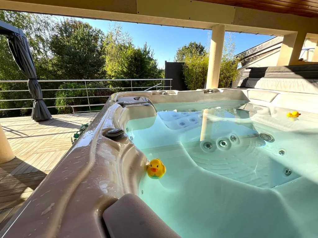 Maison La Loupiote - Jacuzzi inclus, jardin et vue sur l'eau (Lupcourt, Meurthe-et-Moselle)