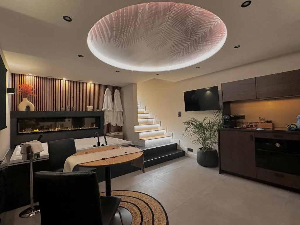 Maison Nina - Suite avec bain à remous dans le logement (L'Île-Saint-Denis, Seine-Saint-Denis)