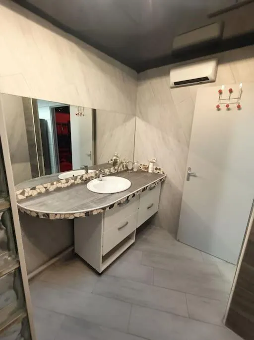 Maison Spa et Billard, gîte avec spa à Espondeilhan - photo 2 sur 12