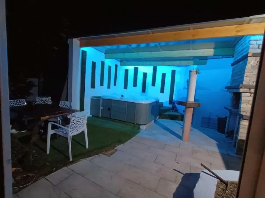 Maison Spa et Billard, gîte avec spa à Espondeilhan - photo 3 sur 12