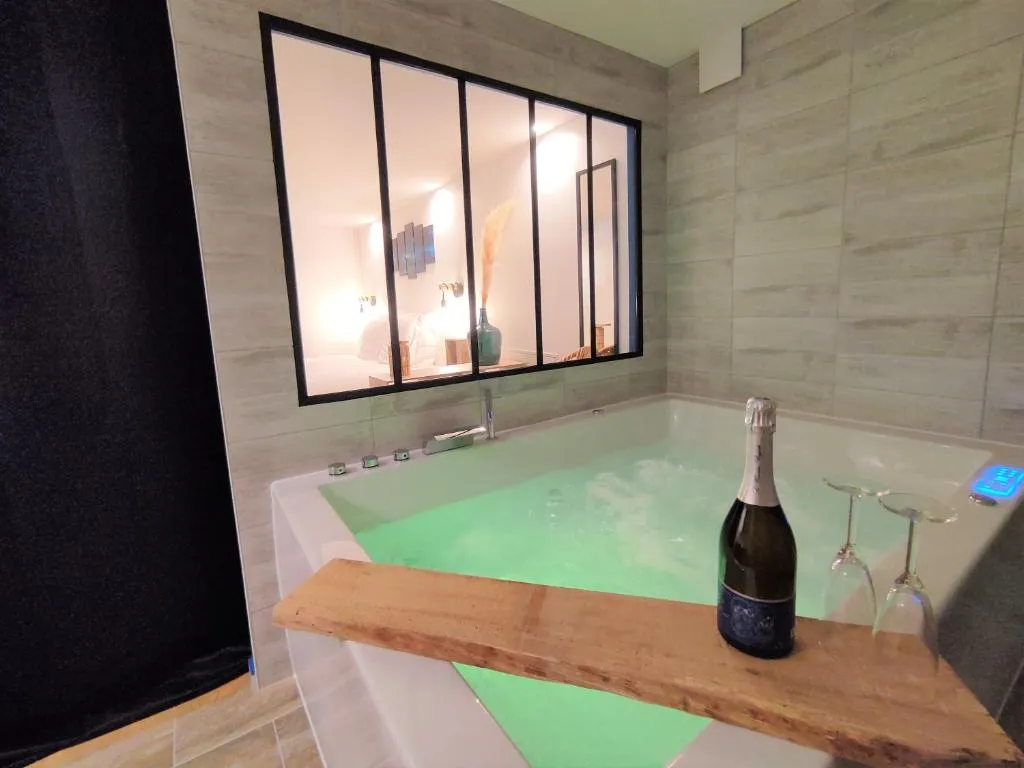 Maison Spa et Deux Suites, gîte avec spa à Vichy - photo 3 sur 12