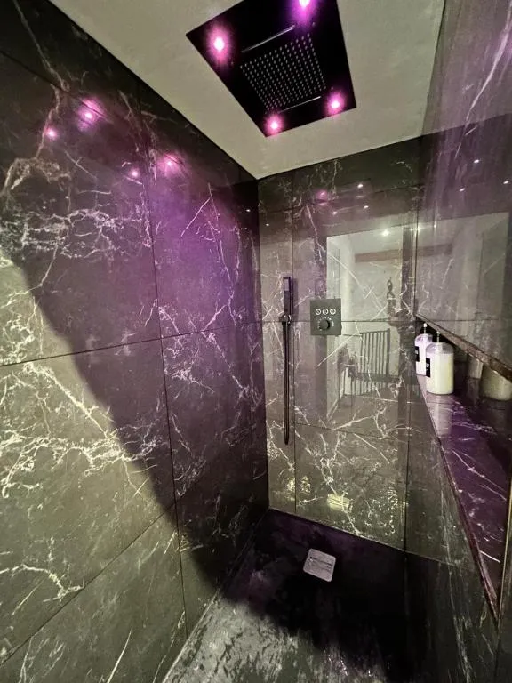 Maison suspendue avec jacuzzi, hébergement insolite à Pont-en-Royans - photo 3 sur 12