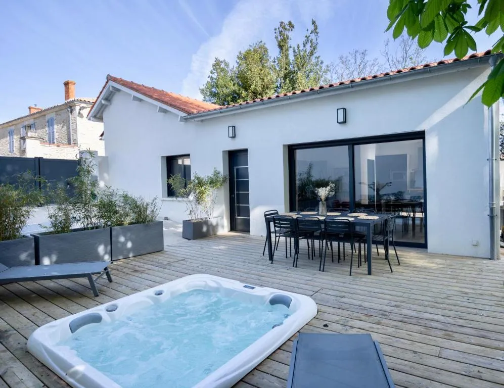 Maison T4 jacuzzi de Lagord - maison familiale près de La Rochelle (Lagord, Charente-Maritime)