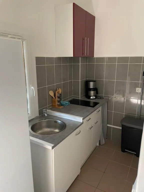 Maisonnette jacuzzi du Pradet, gîte avec spa à Le Pradet - photo 2 sur 7