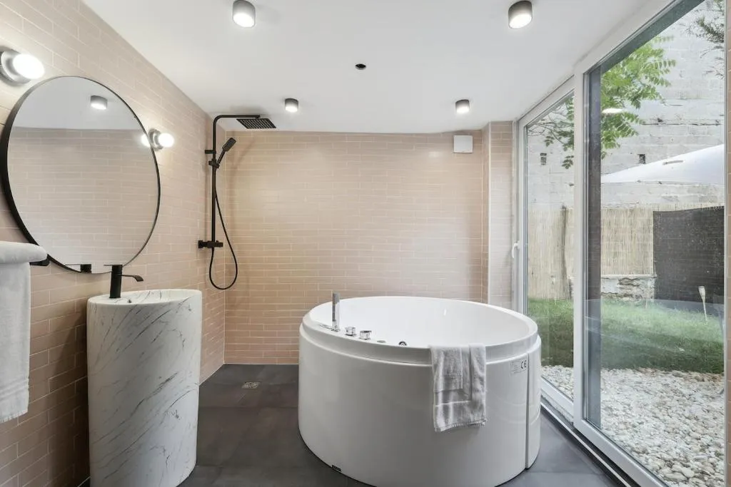 Maisons-Alfort 6 - Petite maison avec jardin privé et jacuzzi (Maisons-Alfort, Val-de-Marne)