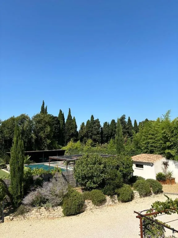 Mas des Mirabelles - Deux chambres, deux bains à remous (Cabannes, Bouches-du-Rhône)