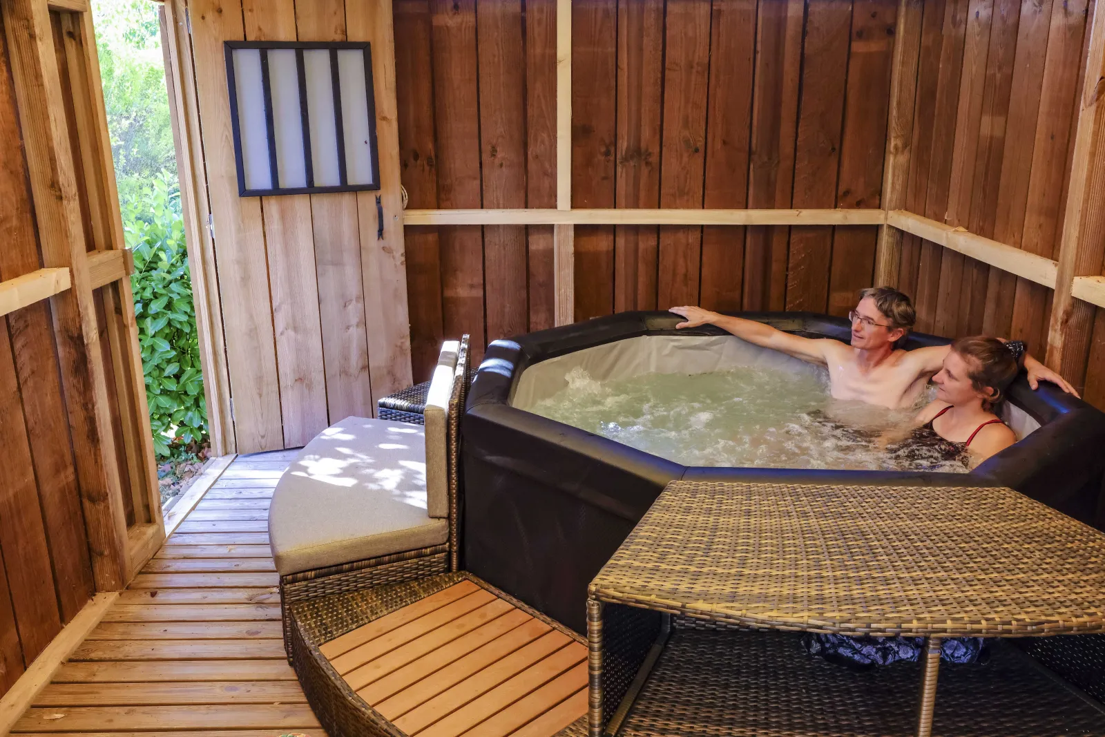 Mobil-home Saloon & SPA privatif, hébergement insolite à Rabastens - photo 3 sur 12
