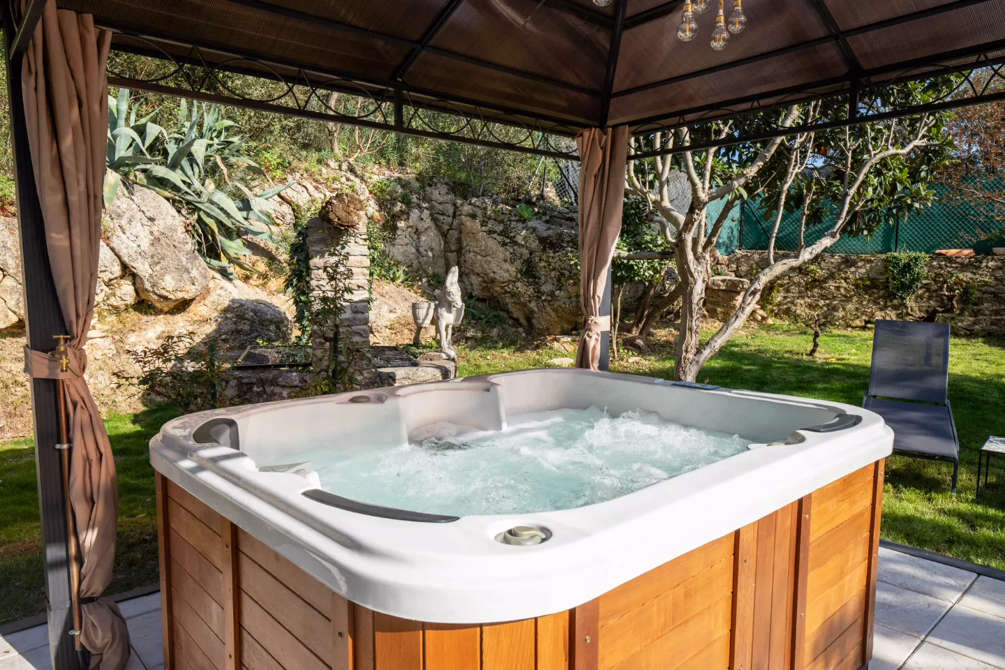 Ô Jacuzzi du Mazet, gîte spa à Murles - photo 2 sur 12