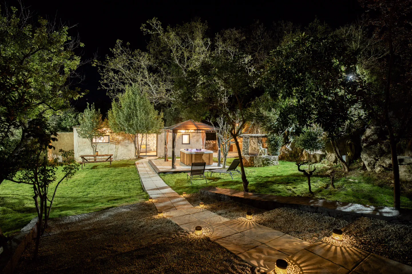 Ô Jacuzzi du Mazet, gîte spa à Murles - photo 3 sur 12