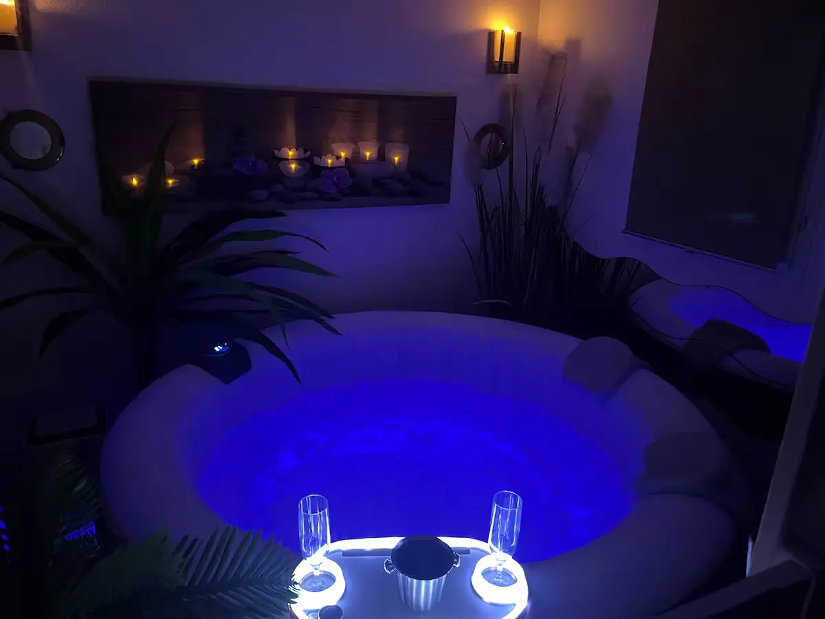 Oasis Room - Spa Privatif, Piscine & Court de Tennis (Cagnes-sur-Mer, Alpes-Maritimes)