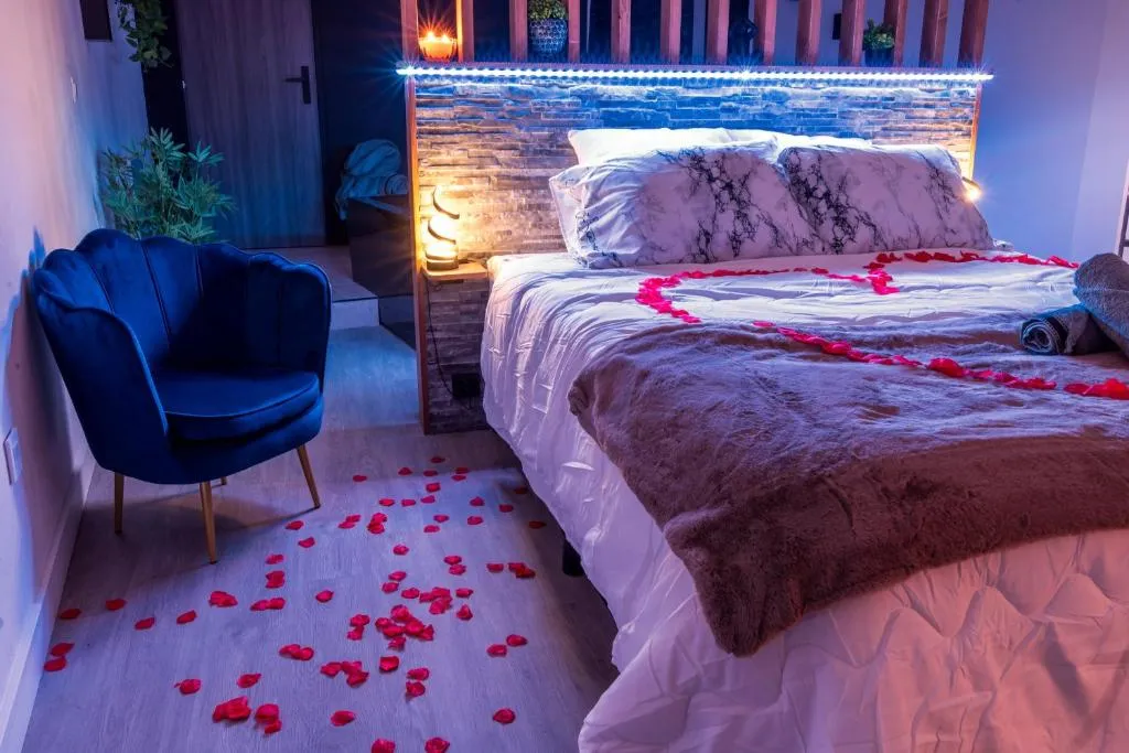 One Love Room, gîte avec spa à Pont-d'Ain - photo 2 sur 12