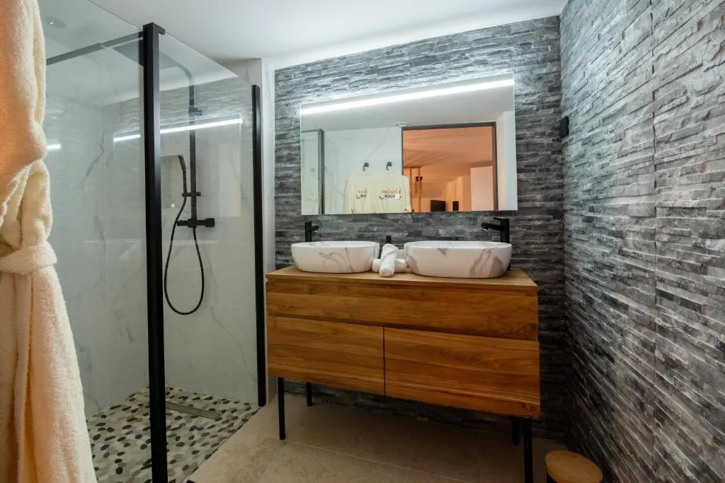 One Love Room, gîte avec spa à Pont-d'Ain - photo 3 sur 12