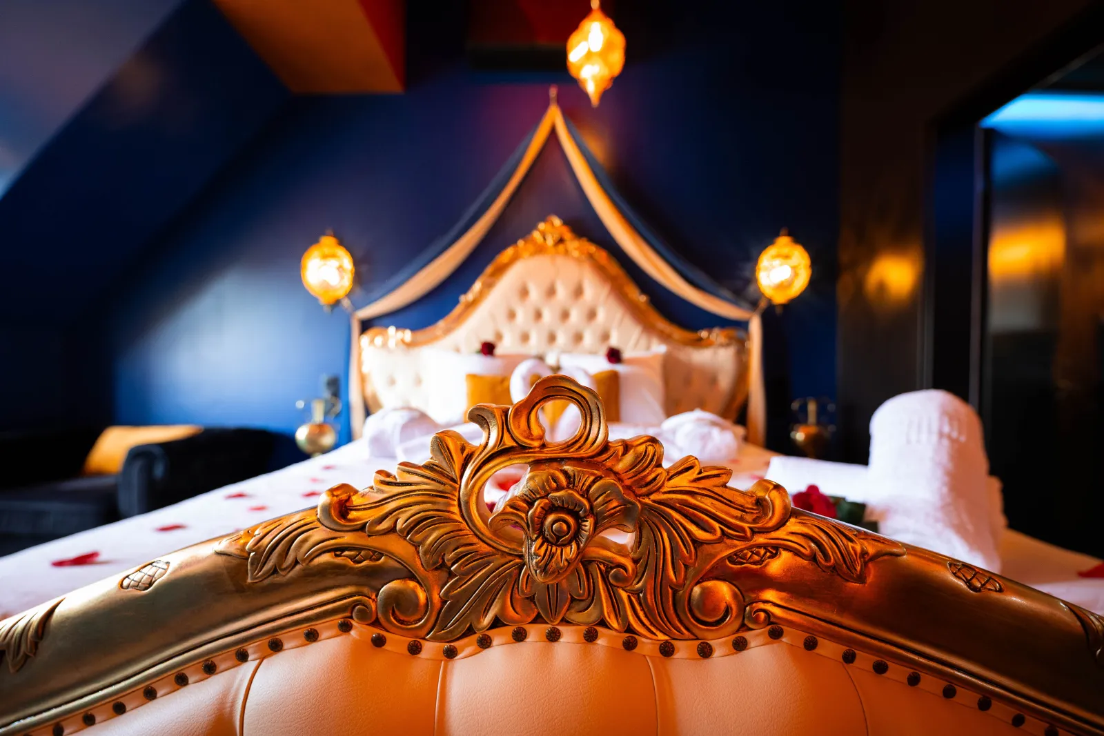 Le Palais des Mille et Une Nuits, chambre à thème à Scheibenhard - photo 2 sur 12