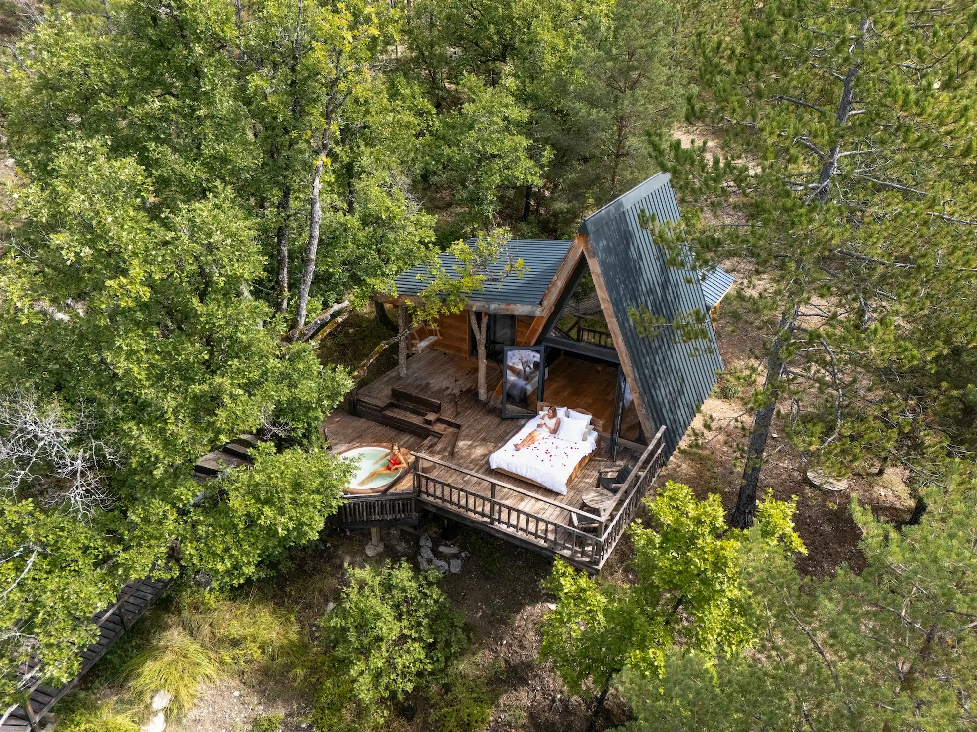 Petite Buëch - Cabane dans les arbres avec spa privatif (Serres, Hautes-Alpes)