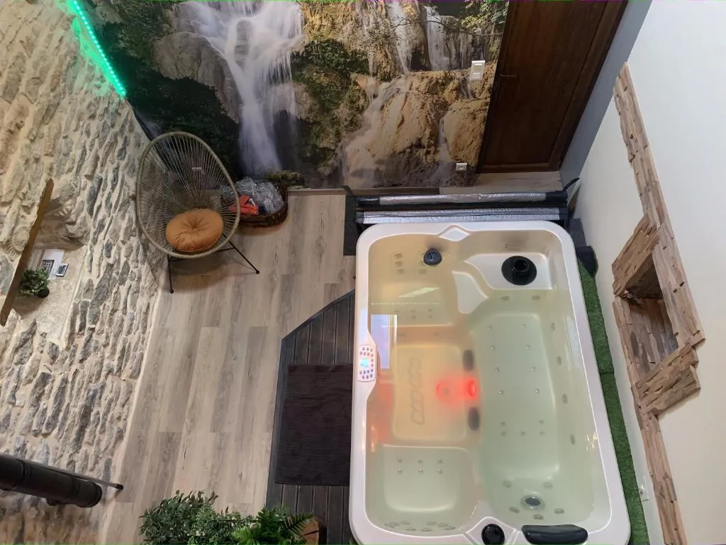 Petite maison de Savigny - Jacuzzi privatif et patio (Savigny-sous-Mâlain, Côte-d'Or)