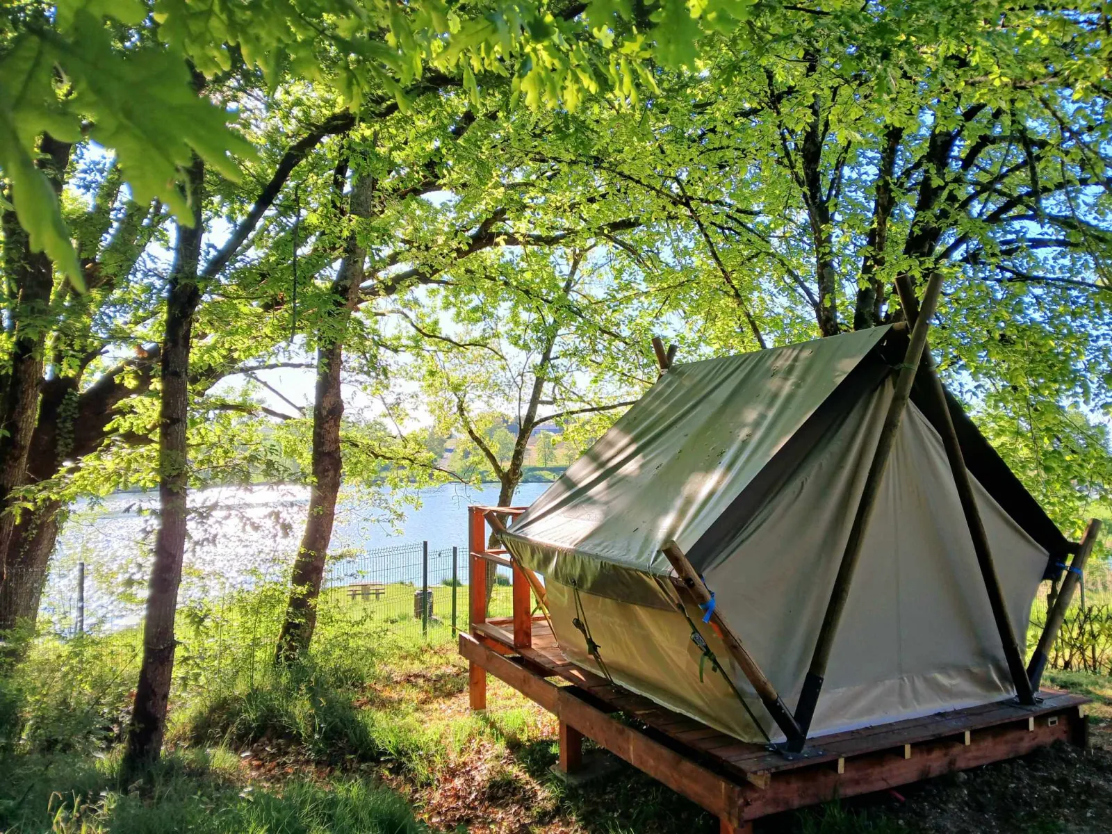 Pilotis du lac avec SPA privatif, cabane à Rabastens - photo 3 sur 8