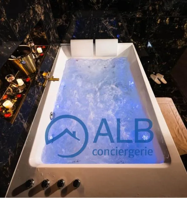 Promesse d'une Nuit - Appartement avec balnéo privative et parking (Hennebont, Morbihan)