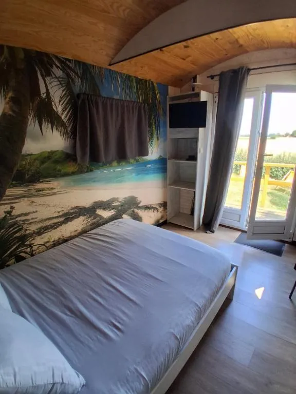 Roulotte de Camille, gîte avec spa à Winnezeele - photo 2 sur 12