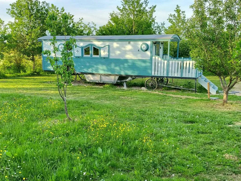 Roulotte de Josépha - roulotte climatisée avec jacuzzi (Puymiclan, Lot-et-Garonne)