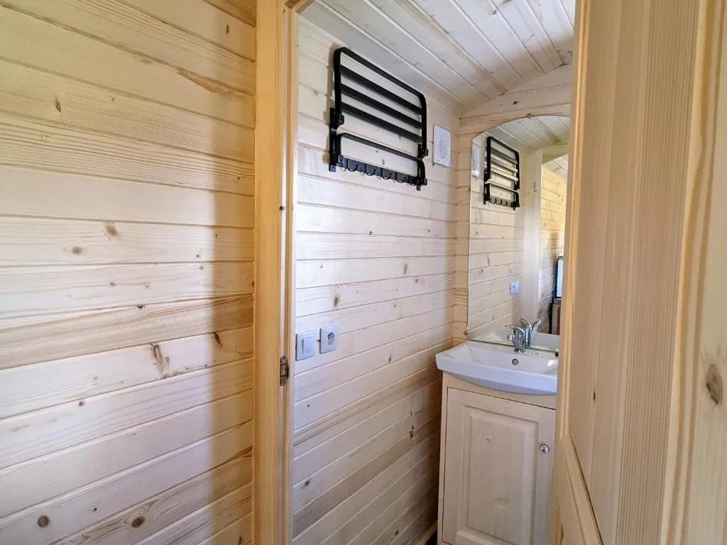 Roulotte jacuzzi des Bruyères, gîte avec spa à Monistrol-sur-Loire - photo 3 sur 12