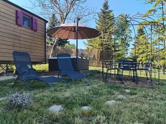 Roulotte Terra Bulle, gîte avec spa à Lédat - photo 2 sur 12