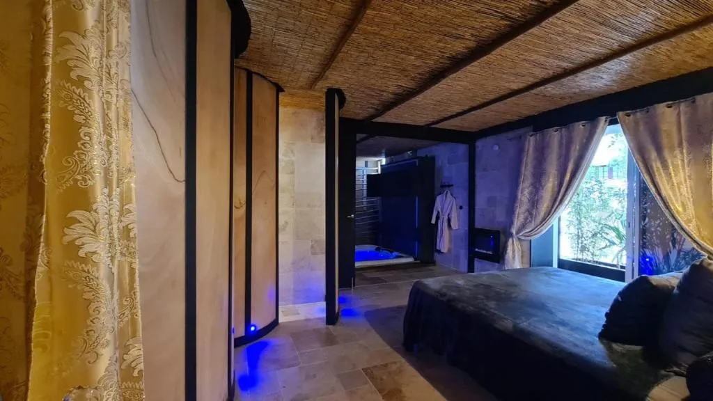 Royale Suite Spa, gîte avec spa à Agde - photo 2 sur 11