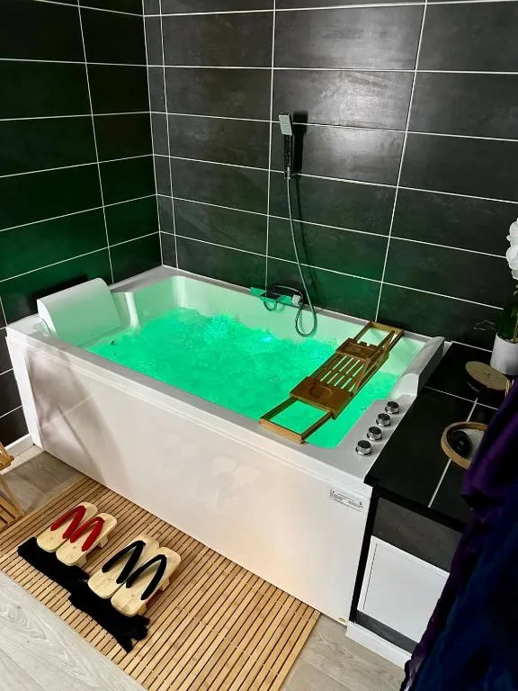 Sakura Suite, gîte avec spa à Saint-Quentin - photo 3 sur 12