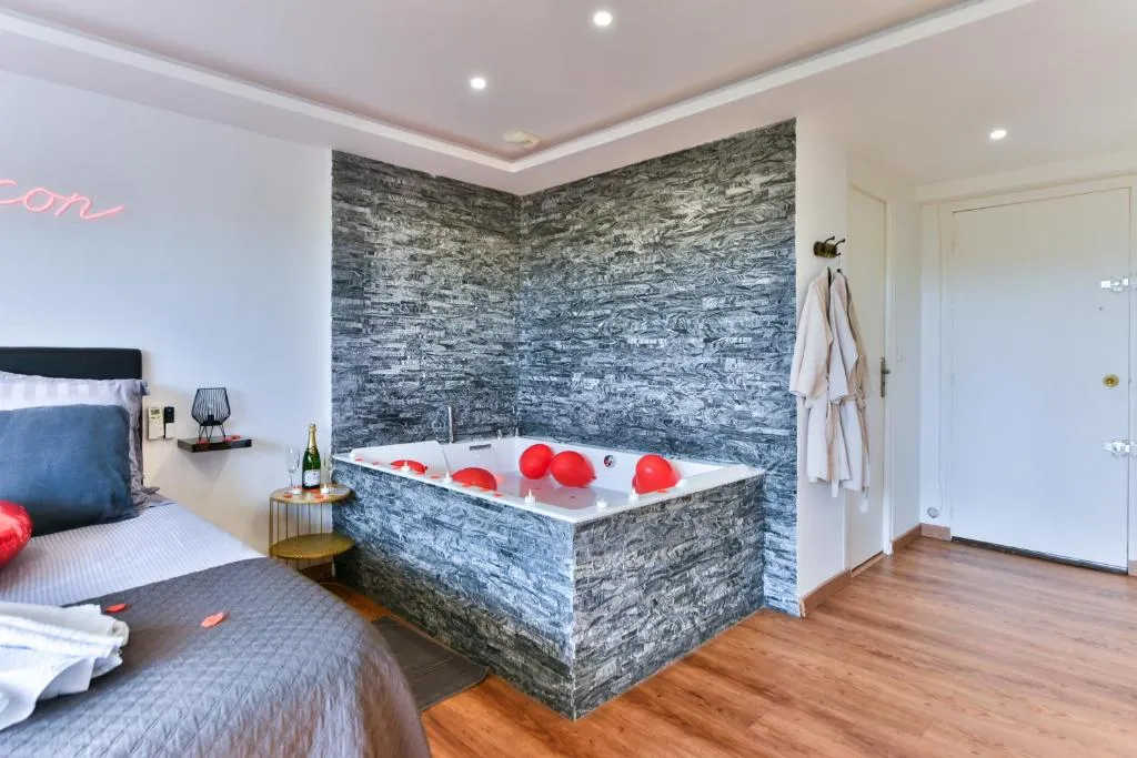 Sauna et Jacuzzi du Cannet, gîte avec spa à Le Cannet - photo 2 sur 12