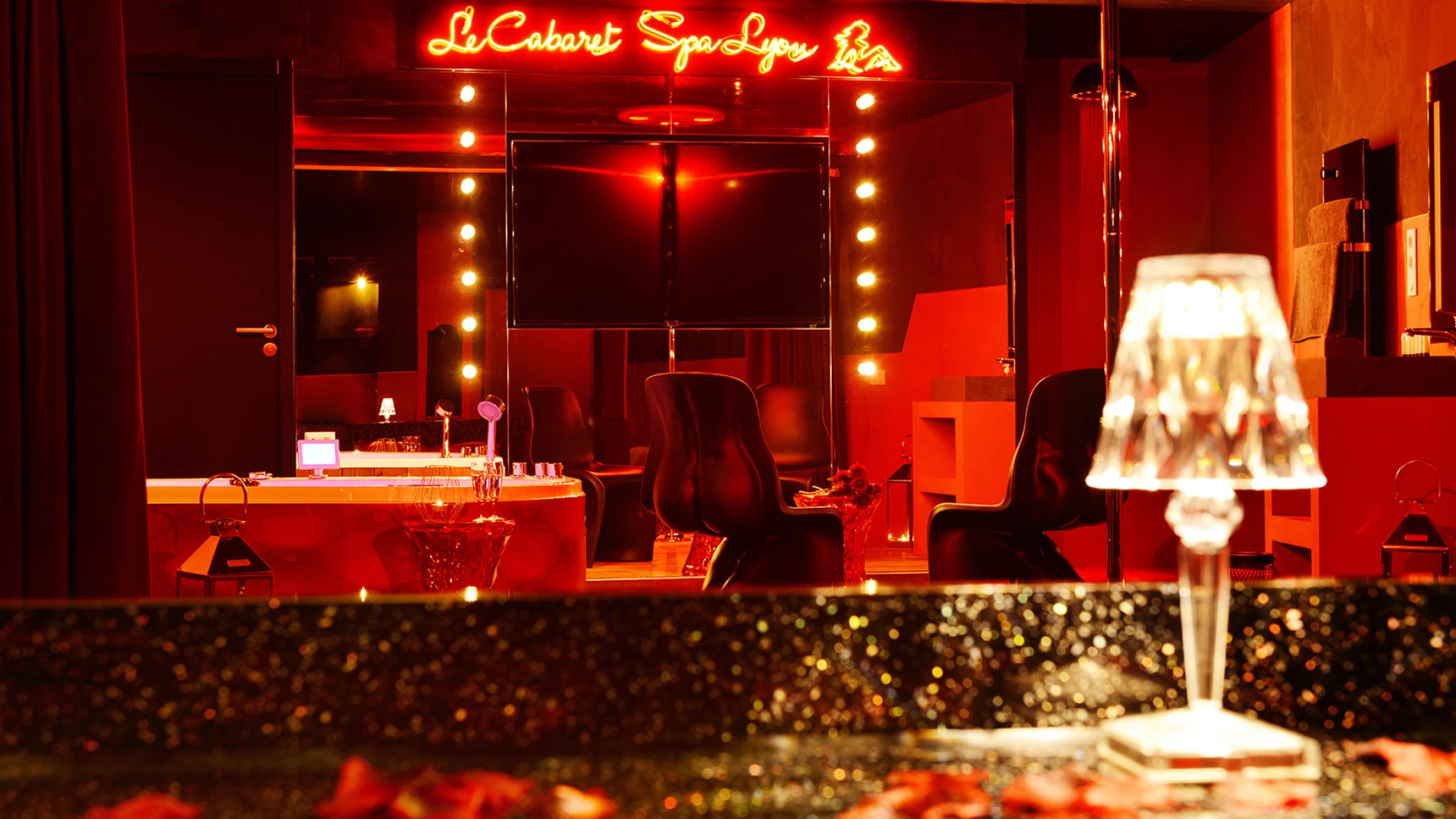 Secret Cabaret Spa, love room à Lyon - photo 3 sur 12