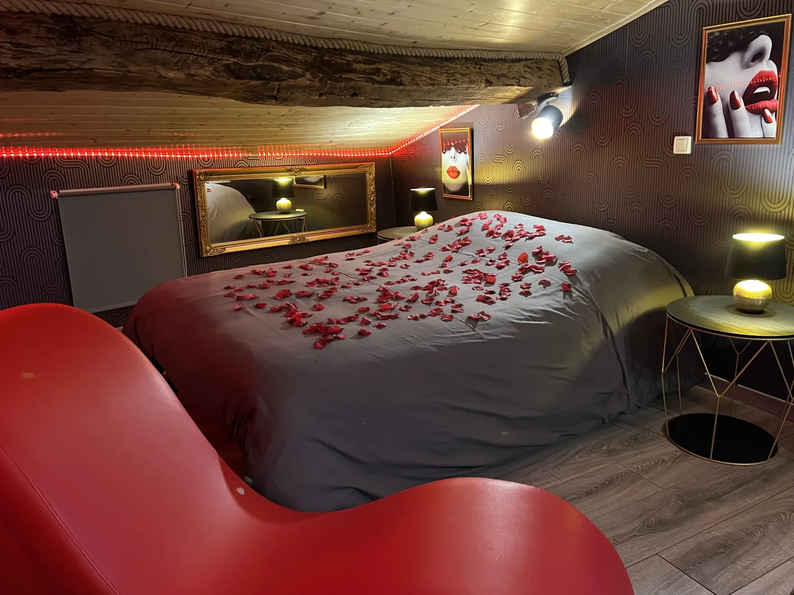 Secret, love room à Nièvroz - photo 3 sur 12