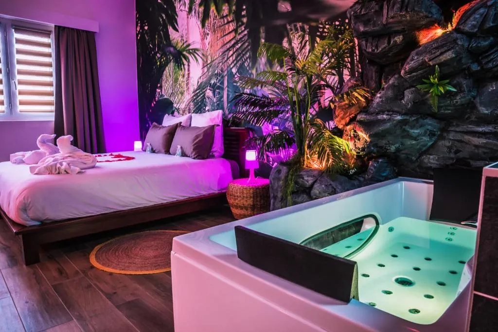 Secret Suite Jungle - Jacuzzi privatif près du RER C (Brétigny-sur-Orge, Essonne)