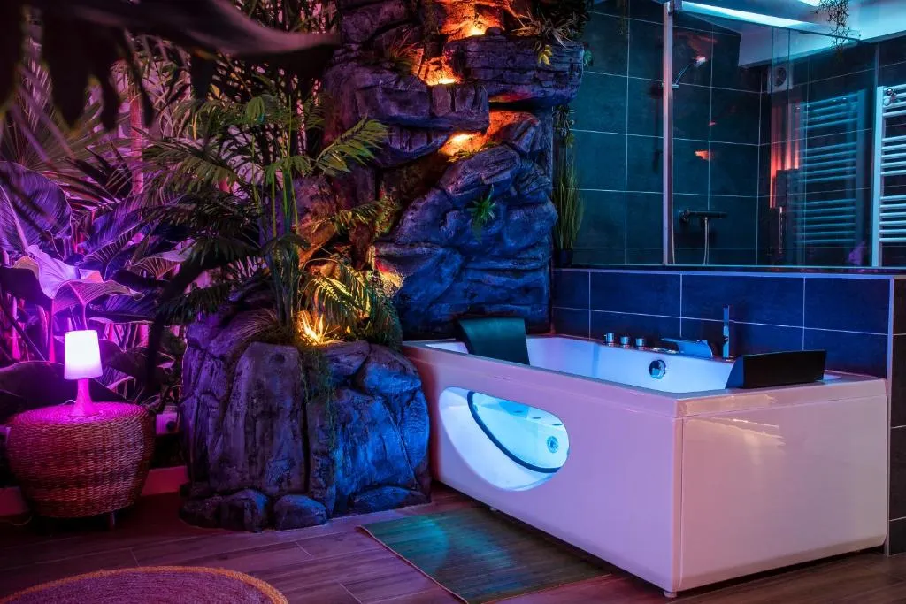 Secret Suite Jungle, gîte avec spa à Brétigny-sur-Orge - photo 3 sur 12