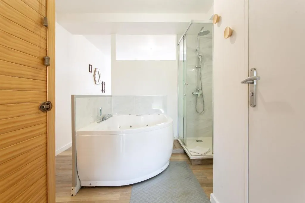 Séjour Sauna et Jacuzzi, gîte avec spa à La Roche-sur-Yon - photo 3 sur 12